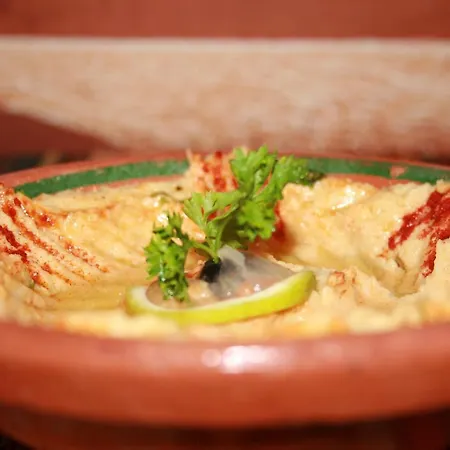 Hotel White Rose & Restaurant -