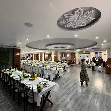 White Rose & Restaurant - Отель 4*