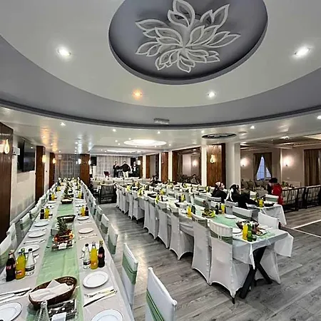 Hotell White Rose & Restaurant -