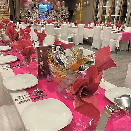 Hotell White Rose & Restaurant -