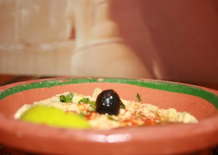 White Rose & Restaurant - 호텔 4*