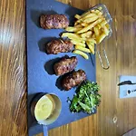 White Rose & Restaurant - ホテル 4*