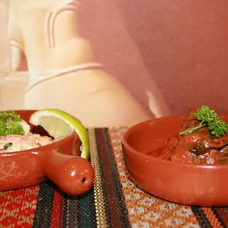 White Rose & Restaurant - Szálloda